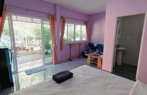 Tha Thaewawong Resort | Koniix Maiyok Resort Ko Sichang