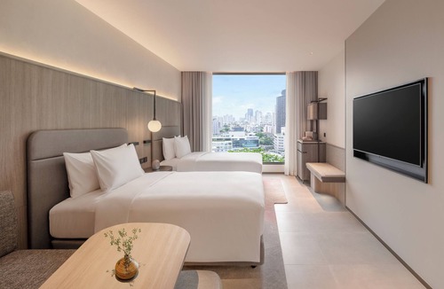 Bangkok Central Business District Hotel | KROMO Bangkok, Curio Collection by Hilton