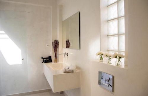 Aegina Town Apartment | Kyma Aegina Suites
