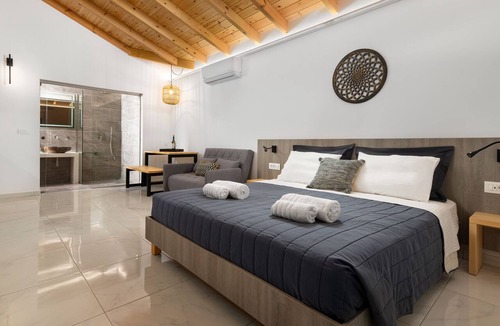 Petaloudes House | L&C Apartments