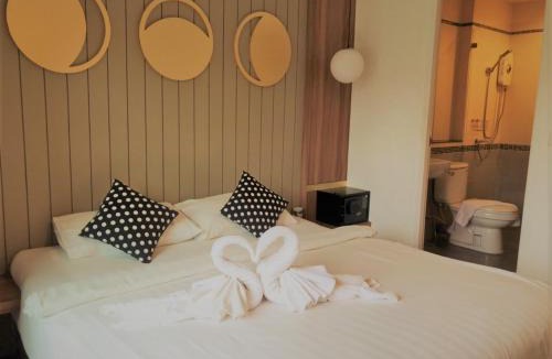 Pak Nam Bed & Breakfast | La La Moon Krabi Poshtel'n' Pool