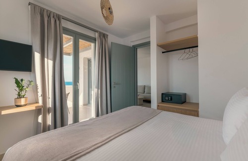Naousa Hotel | La Maltese Central