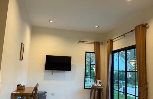 San Pa Thong House | Langbaan cafe and homestay