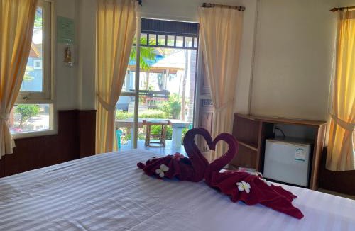 Ko Lanta Hotel | Lanta Palm Beach Resort , Beach Bungalow - Koh Lanta