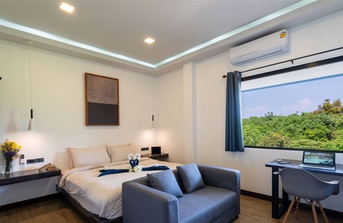 Ko Lanta Apartment | Large 3 bedroom penthouse apt. in Long Beach with seaview