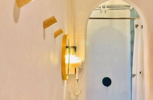 Chana Songkhram Hotel | Lazy Sunday Khaosan Hotel