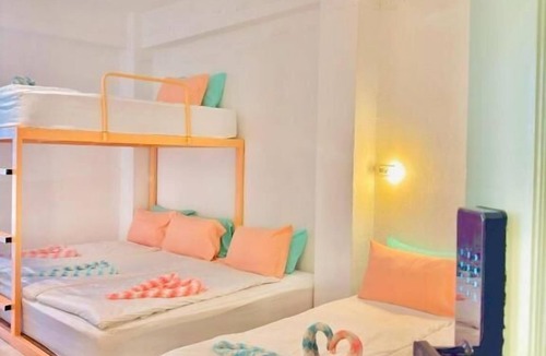 Chana Songkhram Hotel | Lazy Sunday Khaosan Hotel