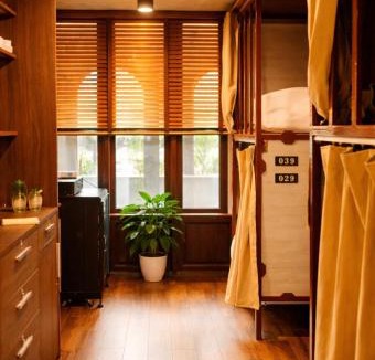 Pratunam Hostel | Lesbase Women Hostel