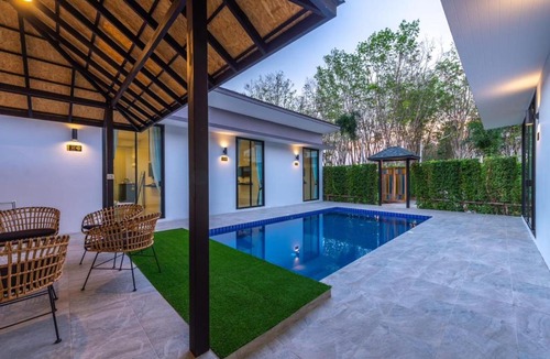 Si Sunthon Villa | Lespalm Resort by Vacayandco