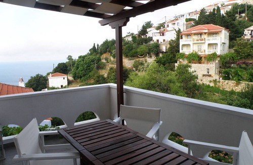 Alonissos House | Let Yourself Escape At Ikia's Traditional Houses