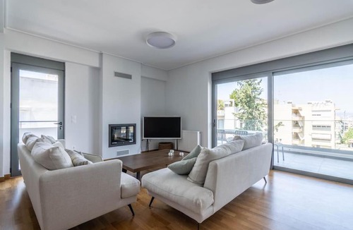 Papagou-Holargos Apartment | Light