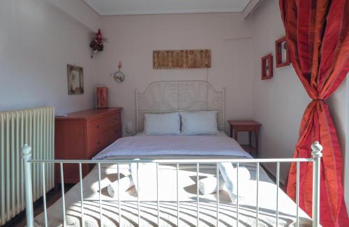 Trikala Apartment | Like HomeRetro Central Apartment