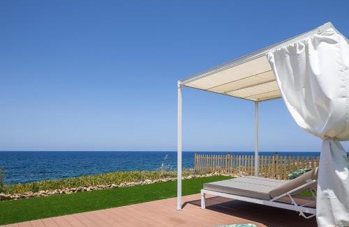 Panormos Apartment | Lili Seafront House, walking distance to the beach & amenities!