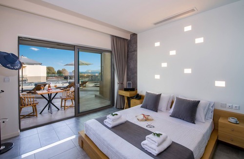 Agia Marina Hotel | Lilium Luxury Suites - Adults Only