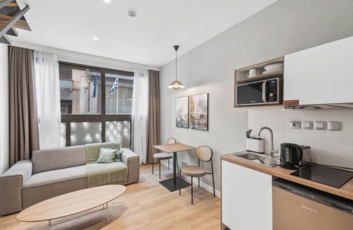 Piraeus Apartment | Limehome Piraeus Olive