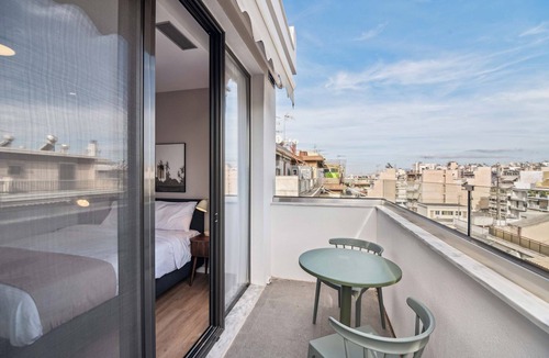 Piraeus Apartment | Limehome Piraeus Olive