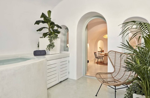Fira Bed & Breakfast | Limestone
