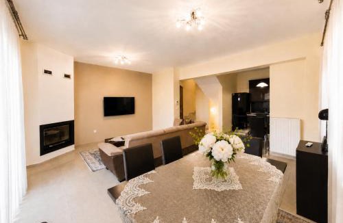 Polygyros Villa | Lirtzis Deluxe Villa