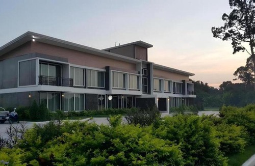Nakhon Nayok Resort | Loft Village