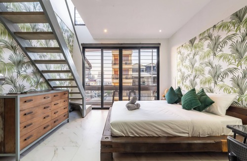 Daun Penh Apartment | Lofty Comfort Stay-Relax by Soben Home