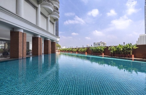Bang Rak Apartment | Lounge Access City-View with Breakfast