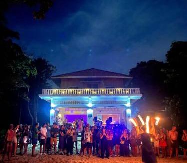 Koh Rong Sanloem Hostel | Lovesick Hostel & Bar Mpai Bay