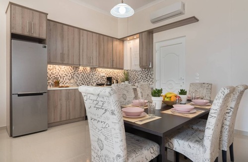 Akrotiri Apartment | 'luna Nera' Beachfront Apartment