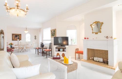 Nea Makri House | Lux 3-bedroom Villa - L&L Refuge