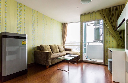 Chom Phon Condo | Luxurious room for rent at The Zest Condominium Ladprao