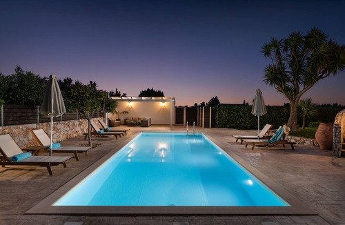 Skoutelonas Villa | Luxurious villa + private heated pool. A memorable stay!