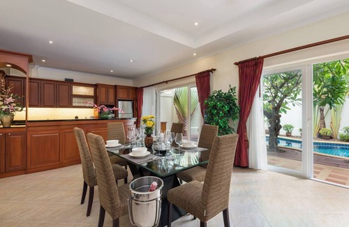Jomtien Villa | Luxury 2BR Pool Villa Pratamnak Soi5 - 50m to Beach