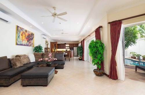 Jomtien Villa | Luxury 2BR Pool Villa Pratamnak Soi5 - 50m to Beach