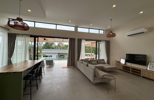 Hin Hong Villa | Luxury 3-bedroom villa with a large private pool in prime location - Koh Phangan