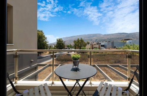 Tsikalaria Apartment | Luxury 3bd maisonette apartment near Souda port