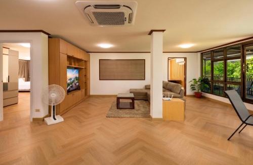 Khlong Tan Apartment | Luxury 3BR 230sqm 5 min to BTS Sukhumvit 26