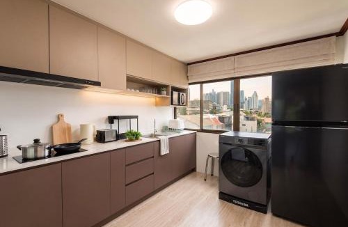 Khlong Tan Apartment | Luxury 3BR 230sqm 5 min to BTS Sukhumvit 26