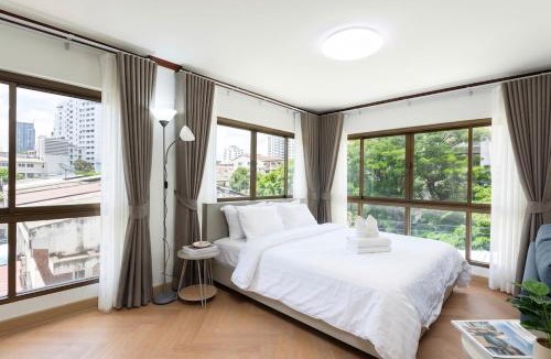 Khlong Tan Apartment | Luxury 3BR 230sqm 5 min to BTS Sukhumvit 26