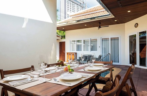 Jomtien Villa | Luxury 4BR Pool Villa Pratamnak Soi5 - 50m to Beach