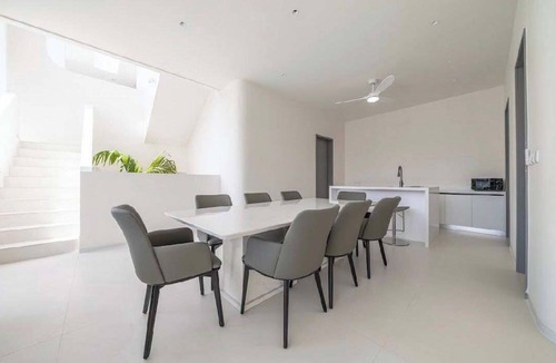 South Pattaya Villa | Luxury 6-Bedroom Villa | Private Pool, Water Slide, Karaoke, Billiards, TV, PS5