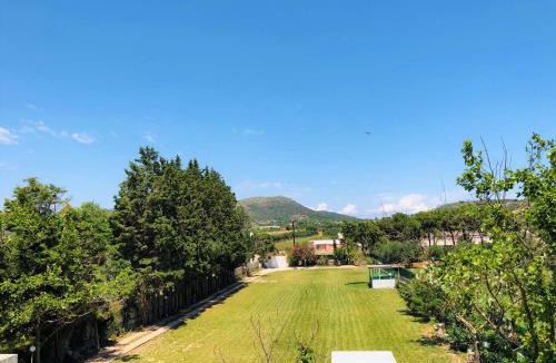 Marathon Villa | Luxury 6BR Villa, Garden Oasis, near Schinia Beach
