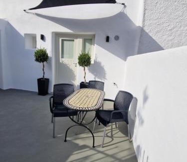 Megalochori Apartment | Luxury Canava