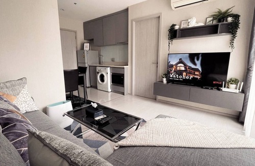 Sukhumvit Condo | Luxury Condo in Khlong Toei City Views & Skytrain Access