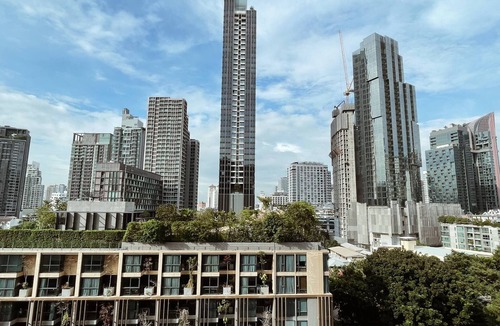 Sukhumvit Condo | Luxury Condo in Khlong Toei City Views & Skytrain Access