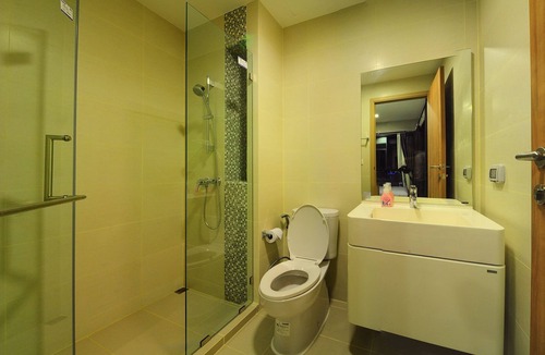 Rama 9 Condo | luxury condo with pool, 5 min to MRT Free WiFi