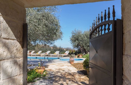 Atsipópoulon Villa | Luxury Crete Villa | Villa Melpomeni | 5 Bedrooms | Private Pool