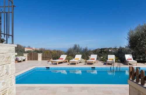 Atsipópoulon Villa | Luxury Crete Villa | Villa Melpomeni | 5 Bedrooms | Private Pool
