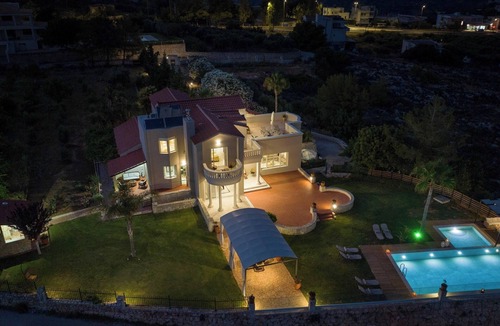Pitharion Villa | Luxury heated pool villa with breathtaking sea views