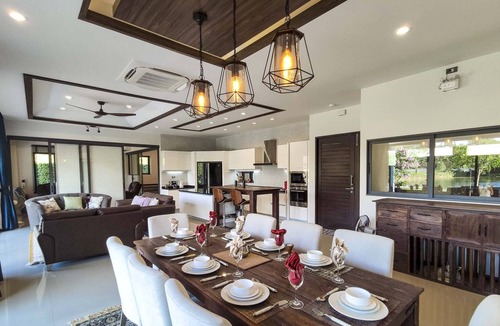 Chiang Mai Villa | Luxury Lakefront Villa near the City in Green Community
