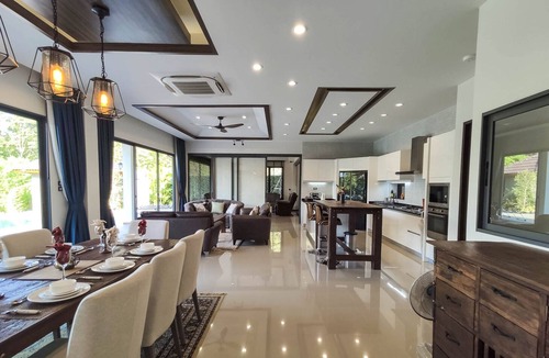 Chiang Mai Villa | Luxury Lakefront Villa near the City in Green Community