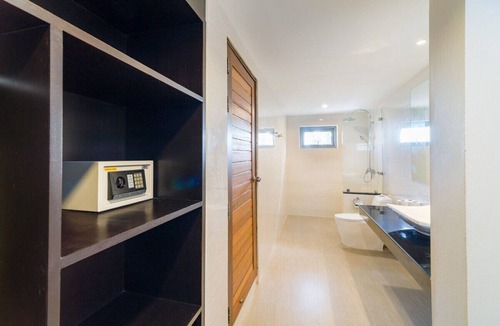 Bang Kung Villa | Luxury Retreat Awaits Exquisite Villa for Rent with Breathtaking Views.